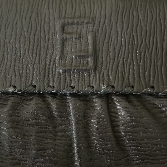 Fendi leather bag bought in Italy bought in the 80’s . Excellent cond - Picture 4 of 10